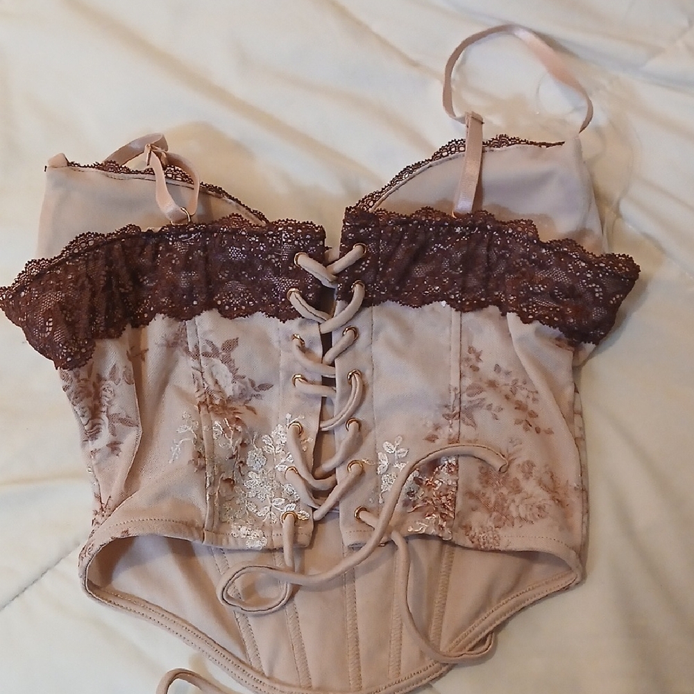 Windsor Lace Bustier in Pink NWOT - Picture 2 of 3